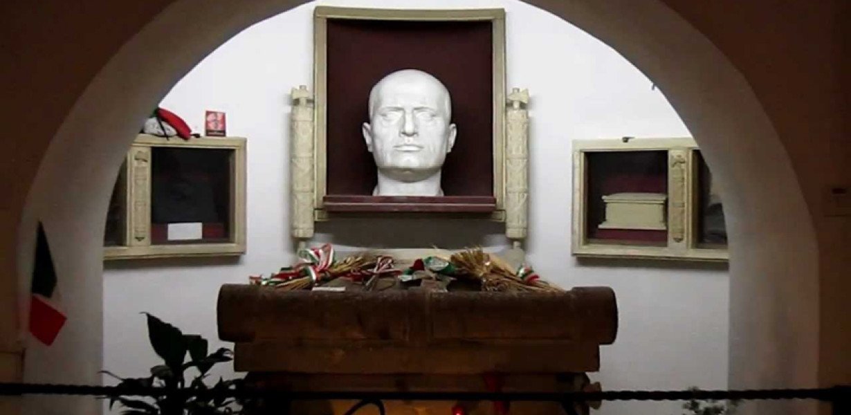 Hosszú út vezetett a kivégzett Mussolini számára az örök nyugalomig