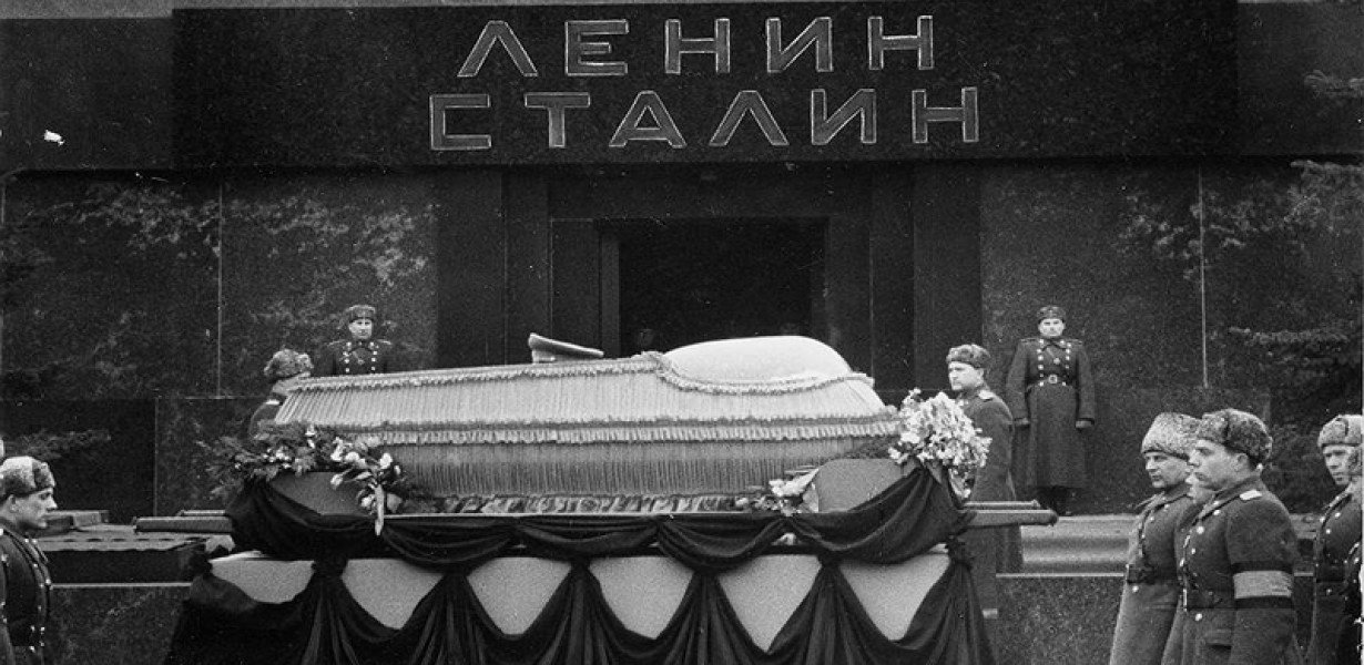 Betonnal öntötték ki Sztálin sírgödrét, nehogy feltámadjon