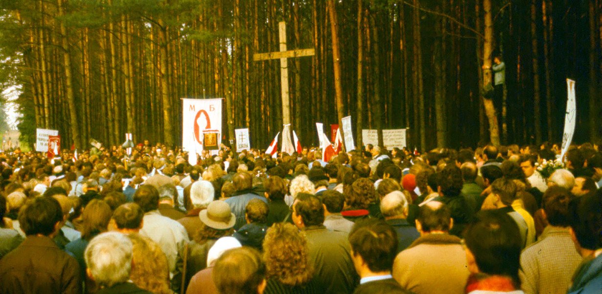 A tömeggyilkos szovjetterror fehérorosz áldozatai, avagy a Kuropati erdő borzalmas titka