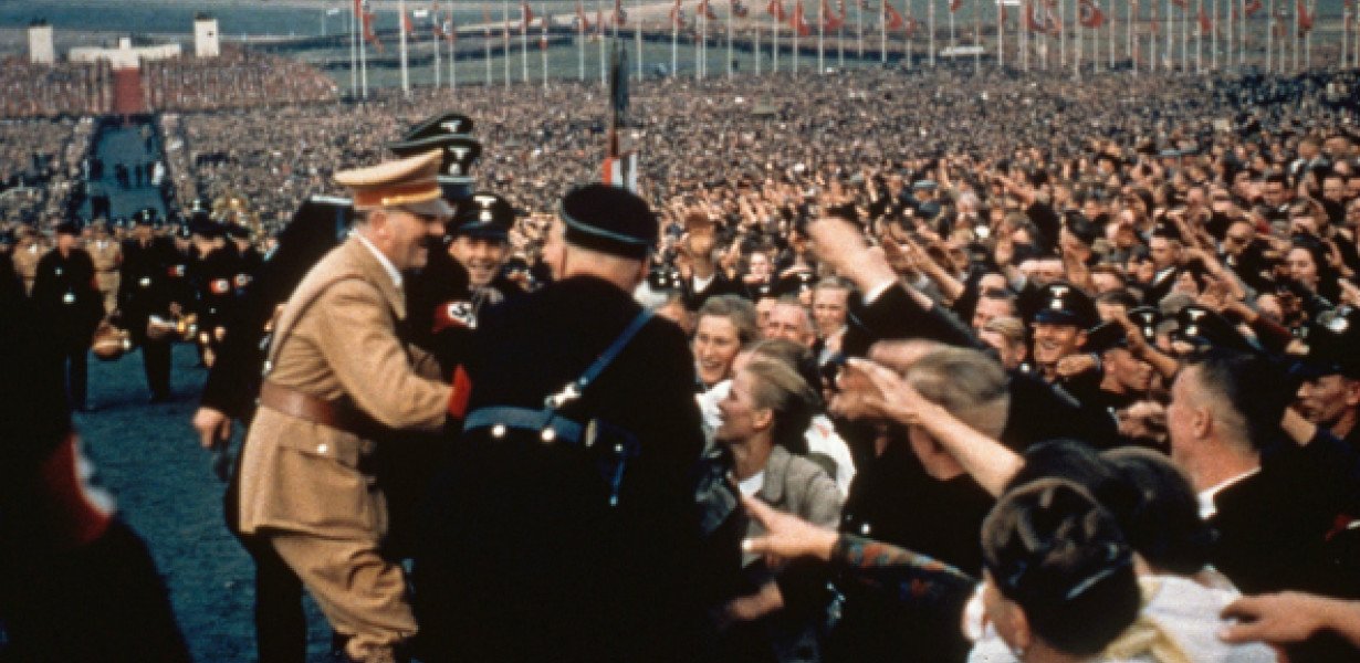 Így rajongott népe a Führerért