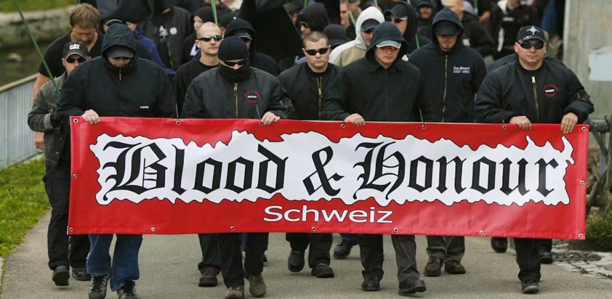 Zsidó nyomásra Svájcban is betiltják a „náci” jelképeket