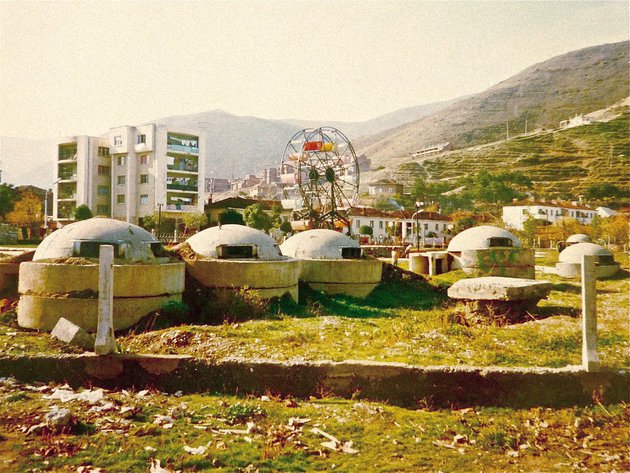 A bunkerek még ma is 10 ezer szám hevernek Albániában a legkülönbözőbb helyeken
