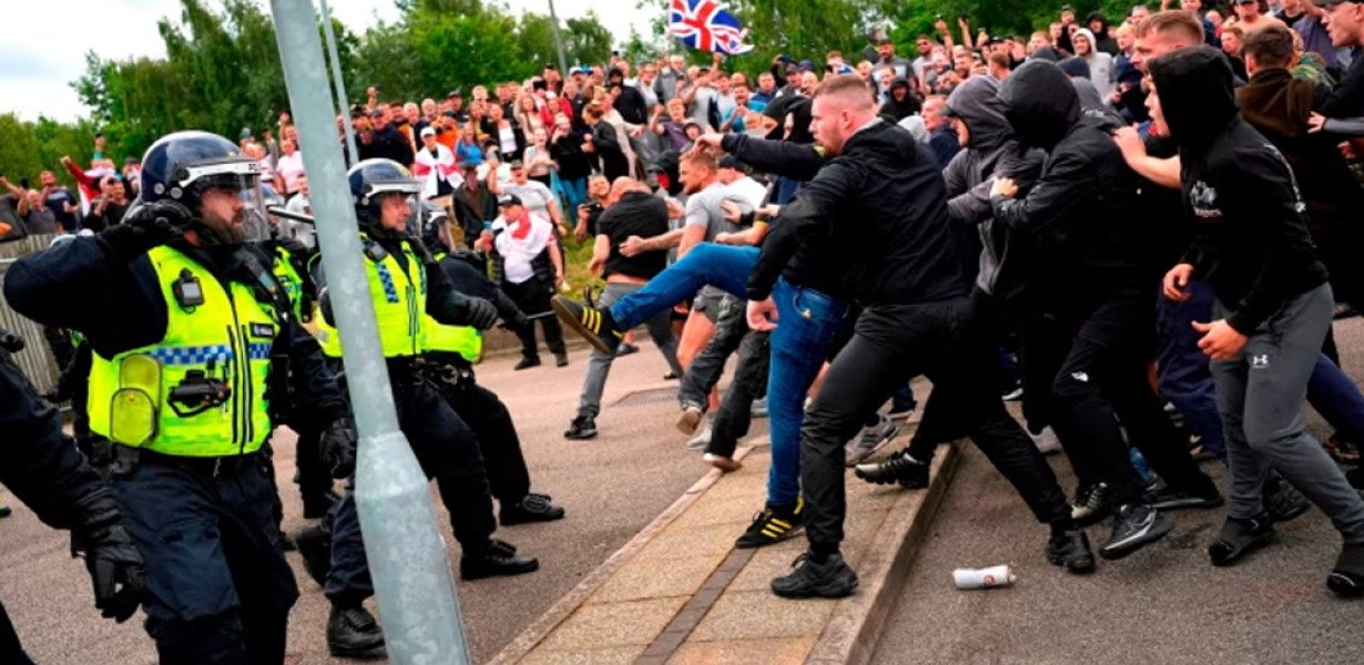 Bűnözőket enged szabadon a brit kormány, hogy legyen hely a nacionalistáknak