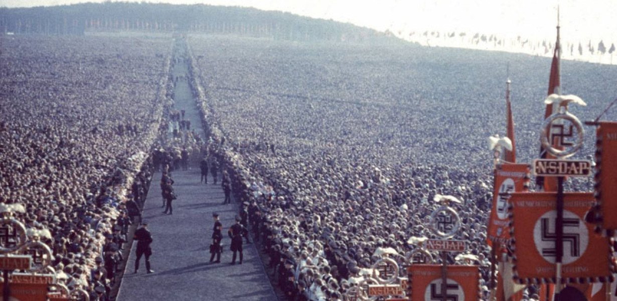 Fű és moha lepi be a nürnbergi Zeppelin-mezőt, ahonnan a Führer szavait százezrek hallgatták