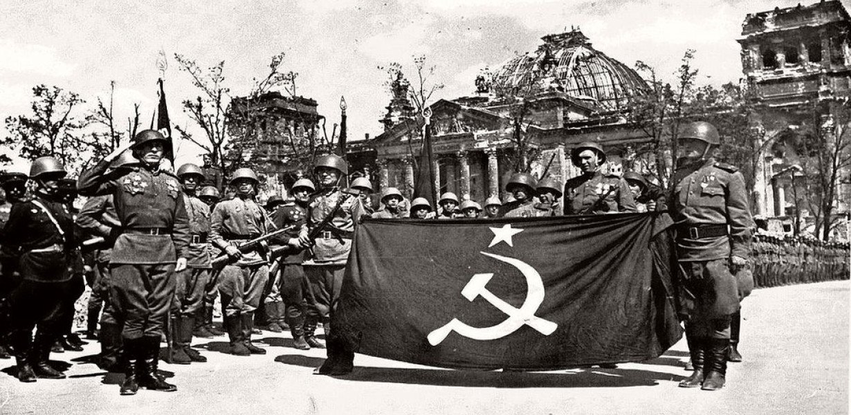Tilos az orosz és ukrán zászlók használata Berlinben a Nagynémet Birodalom leverésének ünneplése alatt